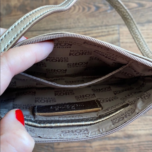 Michael Kors wristlet - Picture 8 of 9